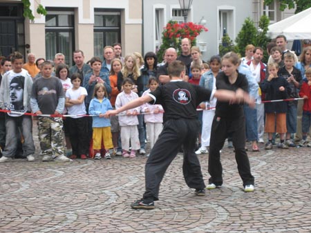 0.7 Nicole, mach ihn fertig