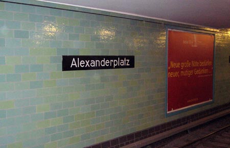 0.5 Hier sind wir unter dem Alexanderplatz (logisch)
