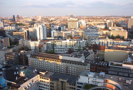 1.6 Man beachte den Swimmingpool unten links...