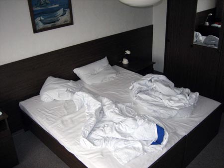 0.4 Ja, wir haben in einem Bett geschlafen... Und jetzt...