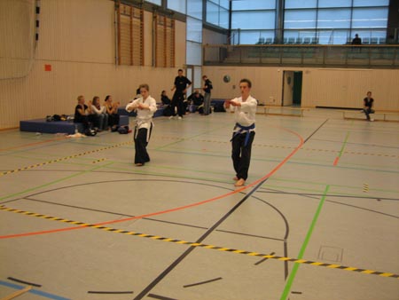 0.1 Nicole bei Selbstverteidigung (Partner Alex)