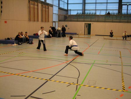 0.4 ...schön warten, bis er angreift...