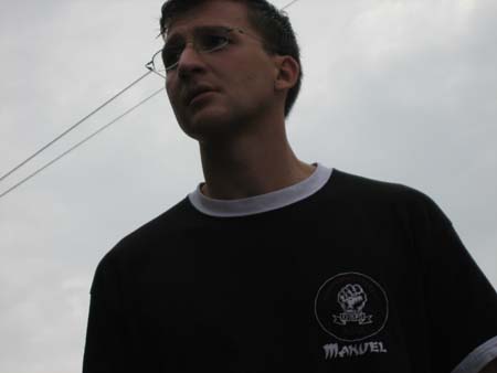 0.2 Manuel konzentriert sich, ne