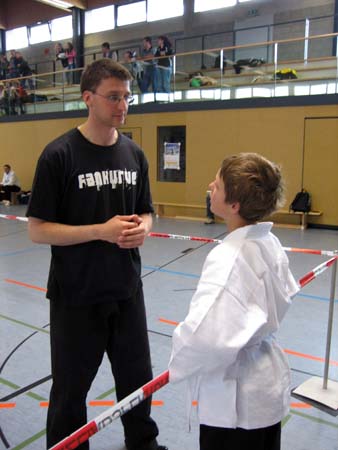 0.2 Vor dem Start Manuel baut Niklas auf...