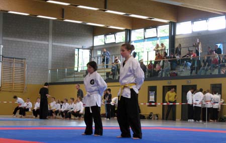 0.9 Valeria & Nicloe bei Disziplin Kumiten