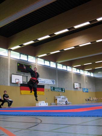 2.4 Ein kleiner Sprung von manuel...