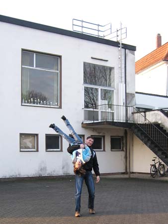 0.4 Manuel, lass sie runter...