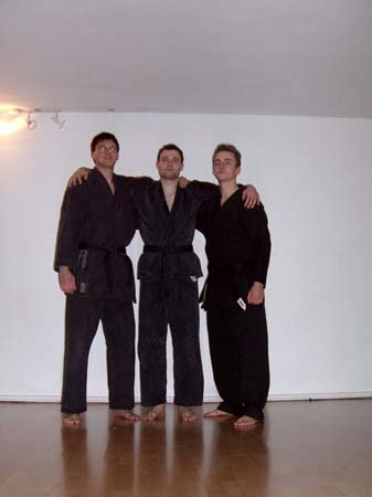 1.5 V.L. Manuel, Marcel und Überraschungskind Alexander. Drei glückliche Danträger. Wie neu Alex' Anzug ausschaut im Vergleich zu den anderen beiden