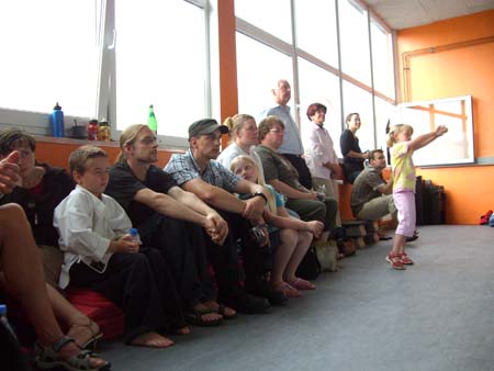 6.5 Freunde und Eltern drücken die Daumen