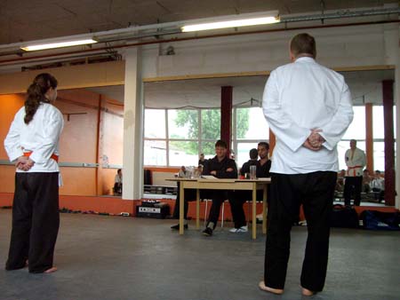 6.6 Ordentlich stehen, Stichwort Etikette