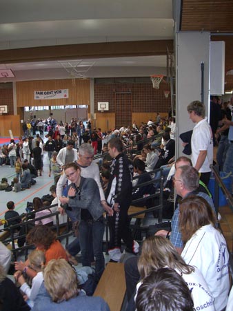 1.0 Die ersten Zuschauer kommen