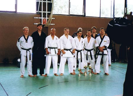 3.4 Gruppenphoto mit den erfolgreichen Hard Stylern, leider sind hier nicht alle drauf. Rechts  vertreten Shaolin Combat, der zweite von links, der Manuel