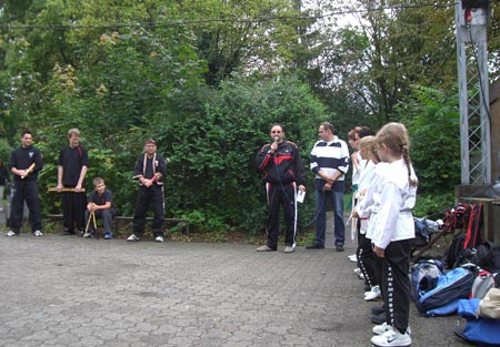 0.1 Juan stellt sich mit seinen Schülern auf