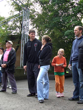 0.3 Manuel & Isa. Mein Gott Manuel, eine neue WUSHU Hose wäre angebracht, gell...