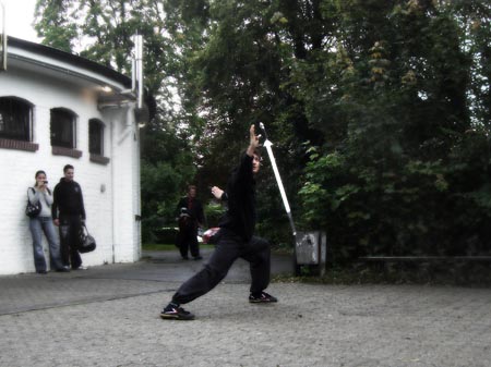 2.0 ... fängt das Schwert