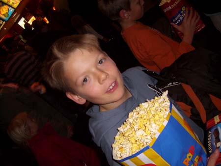 0.4 Der Bailey war auch da. Bailey war auch der Meinung, wir sollten vor dem Film erst einmal alle Angrüßen, wie beim Training. Geniale Idee