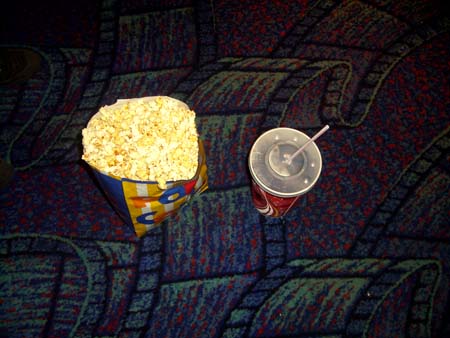 0.6 Auch beim Kinobesuch darf unser 'Stilleben' nicht fehlen