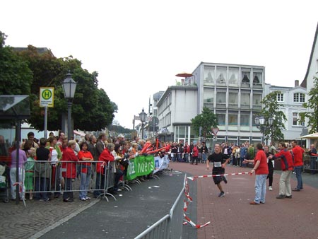 1.7 Alex rennt ins Ziel und gibt noch einmal ordentlich Gas