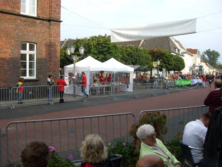 2.1 Soeben ist der 10.000m Lauf eröffnet worden...