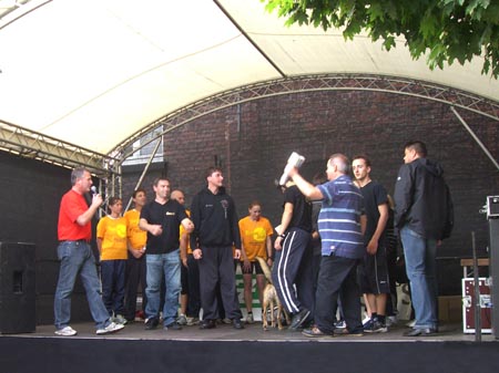 3.6 Sportstudio FitLine mit seinen an den Start gegangenen Läufern beim Firmenlauf auf Platz 1