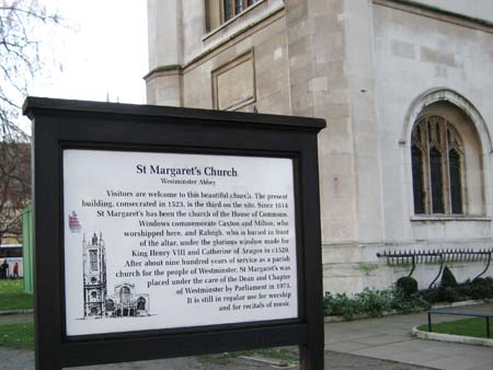 0.1.8 Auf diesem Schild steht es ganz wild, hier ist heiligtum vorhanden, haben wir direkt verstanden