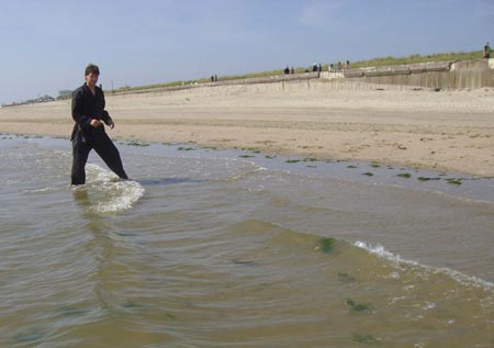 2.0 Manuel mit dem Kempo Anzug in der Nordsee
