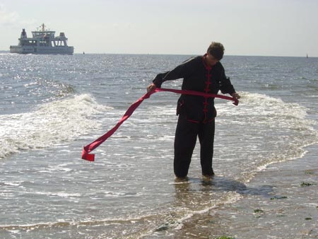 3.0 Manuel zieht sich um... Vor- und Nachteil einer 3m langen Seidenscherpe