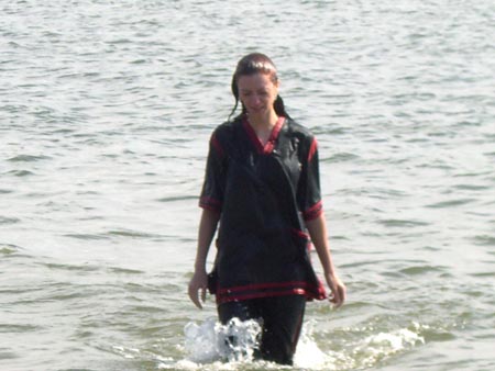 3.3 Sabrina kommt aus dem Wasser