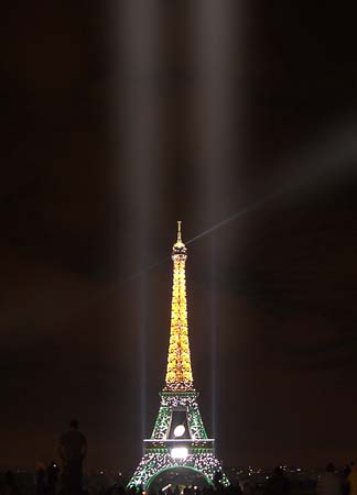 0.1.9 In Intervallen wurde der Eifelturm wie eine Wunderkerze beleuchtet