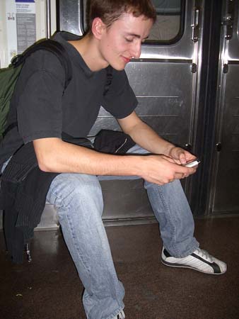 0.2.1 In der Metro. Obwohl wir mit dem Auto gekommen sind, haben wir auf dieses Verkehrsmittel nicht verzichtet