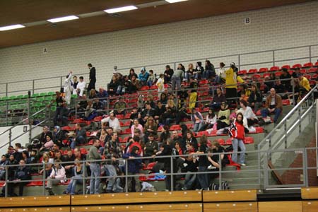 0.5 Langsam füllt sich die Halle