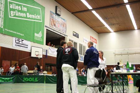 2.5 Formenkampfrichter bei einer internen Besprechung