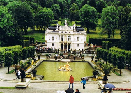 4.4 Schloß  Linderhof, die Führungen dort sind super. Manuel hat bereits zwei Stück miterlebt. Was für ein schönes Abschlußphoto