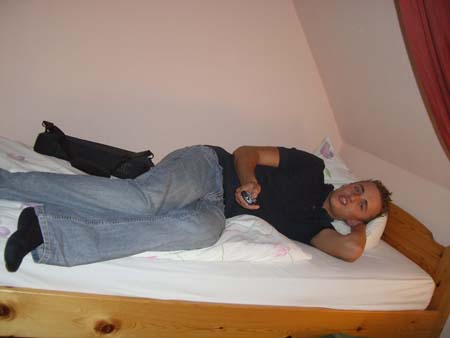 0.4 Der Alex, erst mal Gerätecheck vom Hotelbett aus