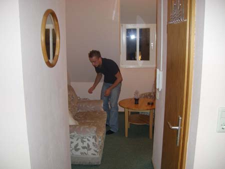 0.6 Da ist der Alex... Unser Hotelzimmer war riiieeesig