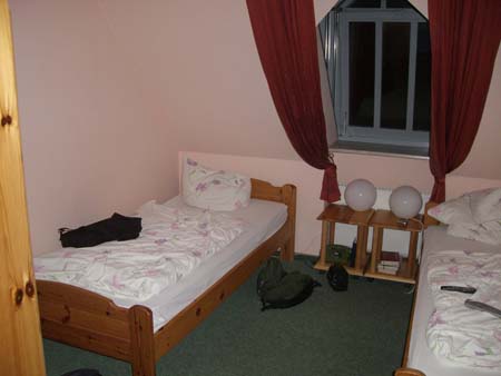 0.8 Schlafbereich... Alex links, Manuel rechts. In der Nacht ab und zu mal tauschen... warum nicht