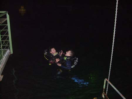 2.2 Dank an unseren Tauchlehrer, der diese Aufnahmen geschossen hat. Oh man, was tut ihr da...