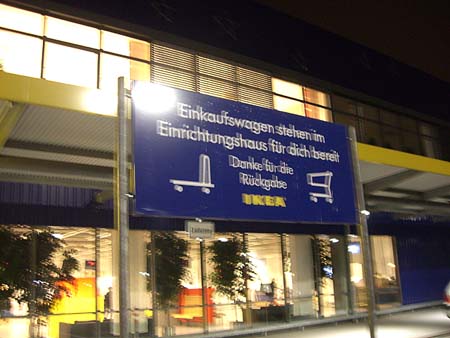 2.7 Hier gings dann rein (Super, hochwertige Tauchschule direkt um die Ecke und wenige Minuten vom späten Abendessen entfert)