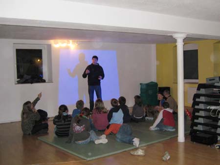 0.5 Warten auf die anderen Kinder. Manuel und Alex halten die Kinder bei Laune... wie immer eigentlich