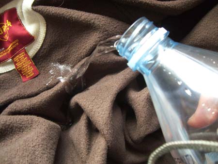 0.0.0.4 Eine Zugfahrt mit uns wird zu keiner Zeit langweilig.... Als Alex schläft, macht Manuel seine Klamotten naß. Uahahaha