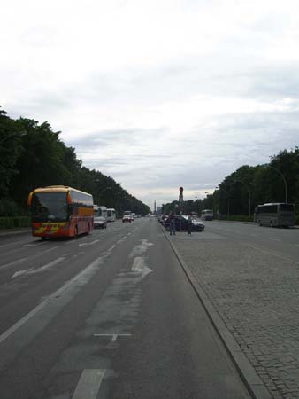 0.0.3.2 Gaaanz hinten seht ihr die Siegessäule