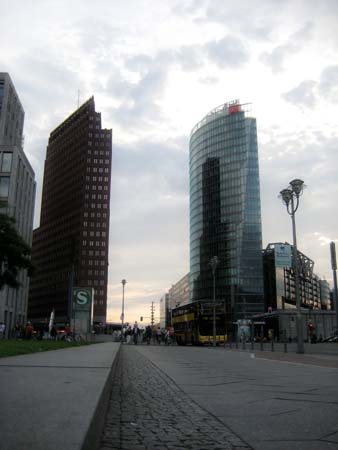 0.0.3.3 Ab zum Sony Center