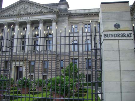 0.0.4.0 Vorbei am Bundesrat