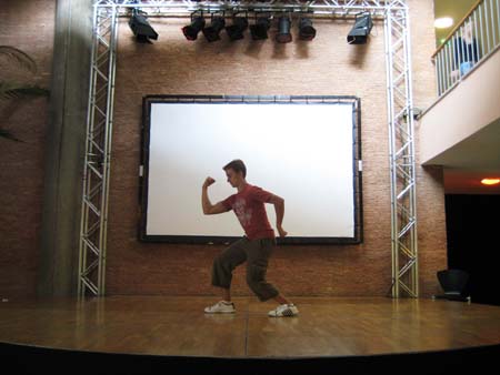 0.1.1.7 Alex posiert im Haus der Kulturen der Welt. Ah ja...