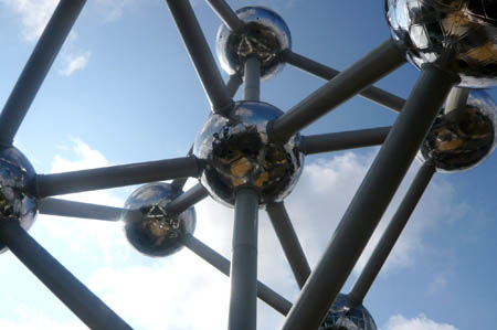 0.1.9 ...dieses Bild. Jetzt gehts in das Atomium