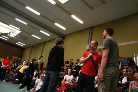 0.0.3 Hier rechts im Bilde... Der Norman (Berlin WUSHU Team, Unsere Freunde aus Berlin) und der Manuel. So wie hier ging es die ganze Zeit über, wir mußten nur lachen §;-))))