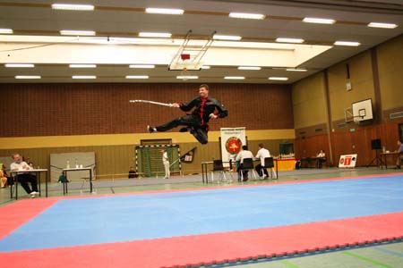 0.3.2 Für die Fachleute und Kenner... Der Yoko Tobi Geri ist bereits hier im Landeanflug, aber diese Höhe...