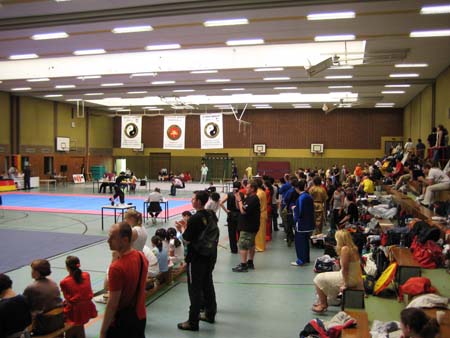 0.4.9 Zuschauer und Halle