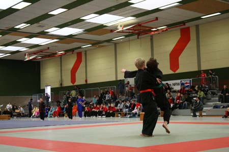 0.1.6 Marcel bringt seinen Gegner gekonnt nach oben, das werden die Kampfrichter nachher loben