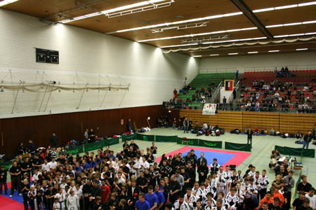 0.0.1 Das große Angrüßen (und hier seht ihr nur die linke Seite... soo viele Starter und Profis)